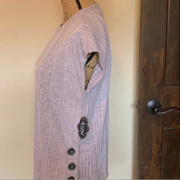 Cute top-New! - Picture 2 of 4